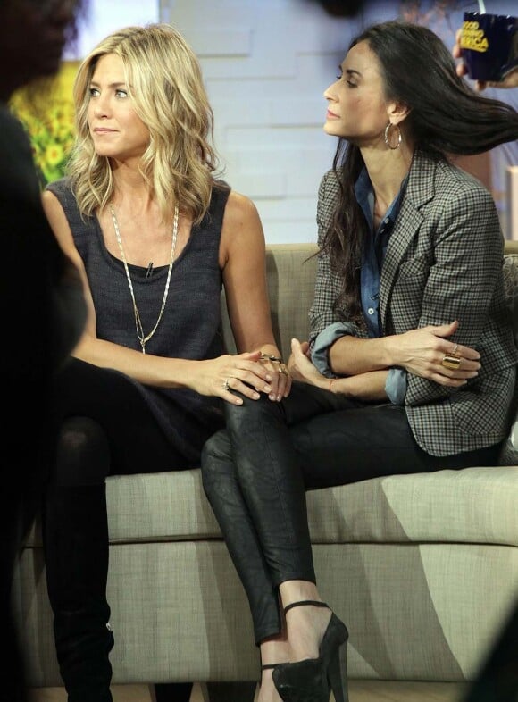 Jennifer Aniston et Demi Moore sur le plateau de l'émission Good Morning America, à New York, le 26 septembre 2011.