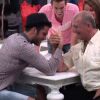 Bras de fer entre Zelko et Raymond, le papa d'Aurélie dans Secret Story 5