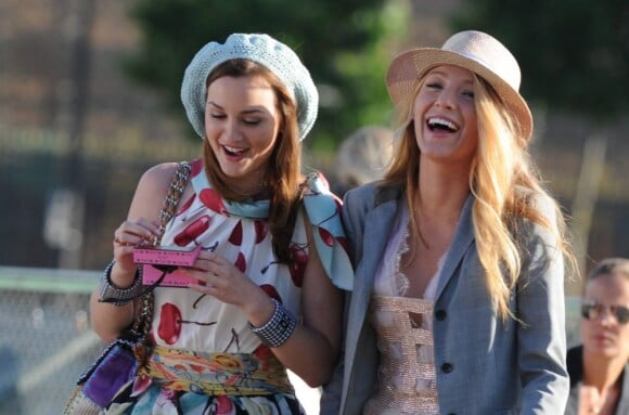 Serena (Blake Lively) et Blair (Leighton Meester) sur le tournage de Gossip Girl