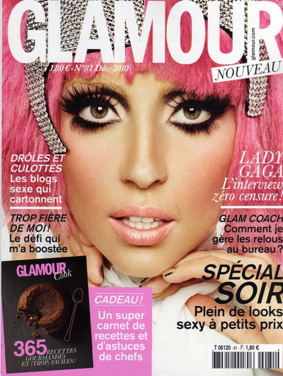 Décembre 2010 : la chanteuse Lady Gaga pose en Une du Glamour français.