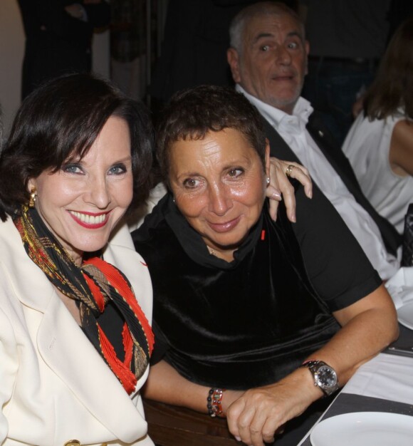 Denise Fabre et Nicole (du restaurant La Petite Maison) lors de la soirée de l'Association des Niçois de Paris, le 26 septembre 2011.