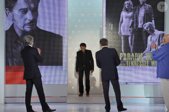 Johnny Hallyday sur le plateau de Vivement Dimanche, émission présentée par Michel Drucker et diffusée le 2 octobre 2011. Prise de vue effectuée le 28 septembre 2011