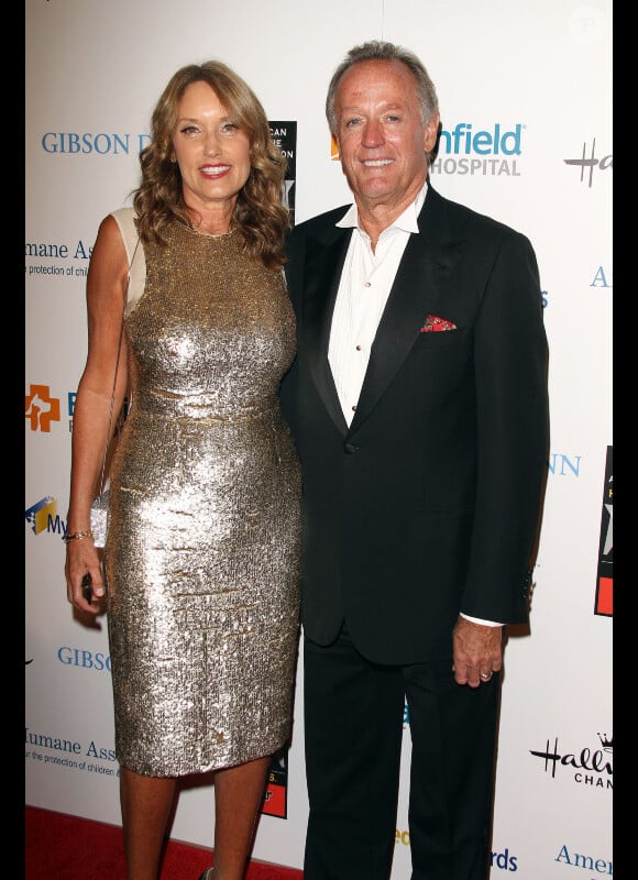 Peter Fonda et Margaret DeVogelaere lors de la soirée du prix du chien héros organisée par l'American Humane Association à Beverly Hills le 1er octobre 2011