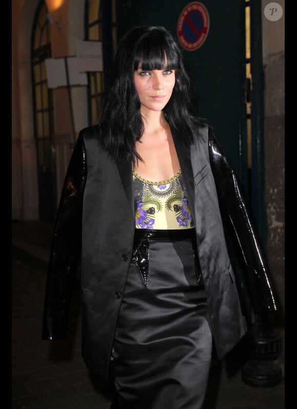 Leigh Lezark arrive à la soirée Givenchy pendant la Fashion Week parisienne le 2 octobre 2011