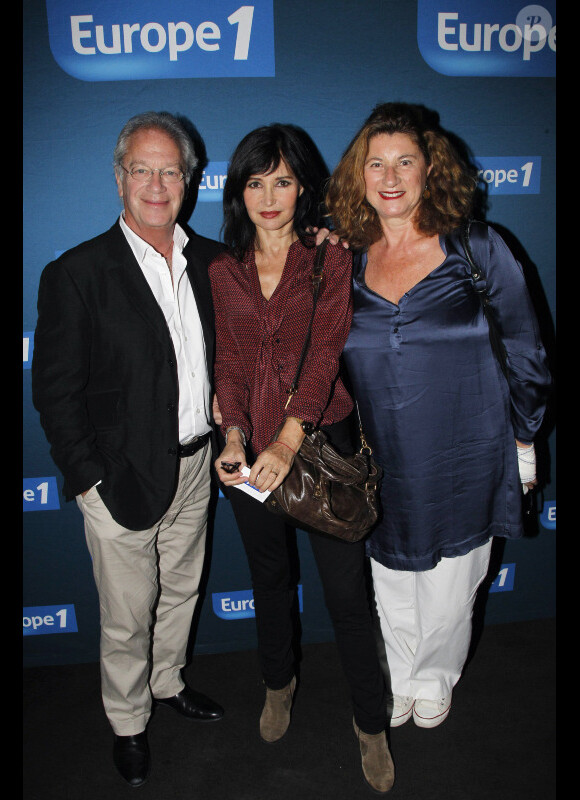 Bernard Murat, Evelyne Bouix et Zana Murat lors de l'avant-première du film Polisse dans les locaux d'Europe 1 à Paris le 3 octobre 2011
