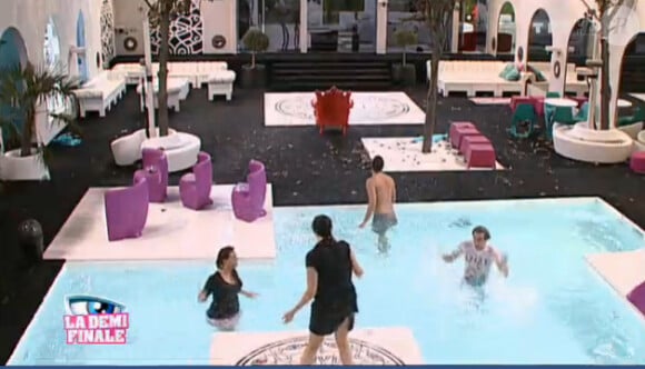 Fête dans la piscine dans Secret Story 5, mercredi 5 octobre 2011 sur TF1