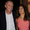 Salma Hayek et François-Henri Pinault sont certainement les amoureux de cette Fashion Week parisienne ! Le couple arrive au défilé Alexander McQueen le 4 octobre 2011
