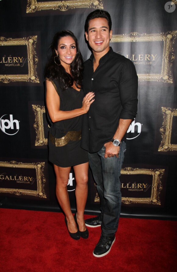 Mario Lopez et Courtney Mazza, la mère de sa fille, fête son anniversaire à Las Vegas le 9 octobre 2011