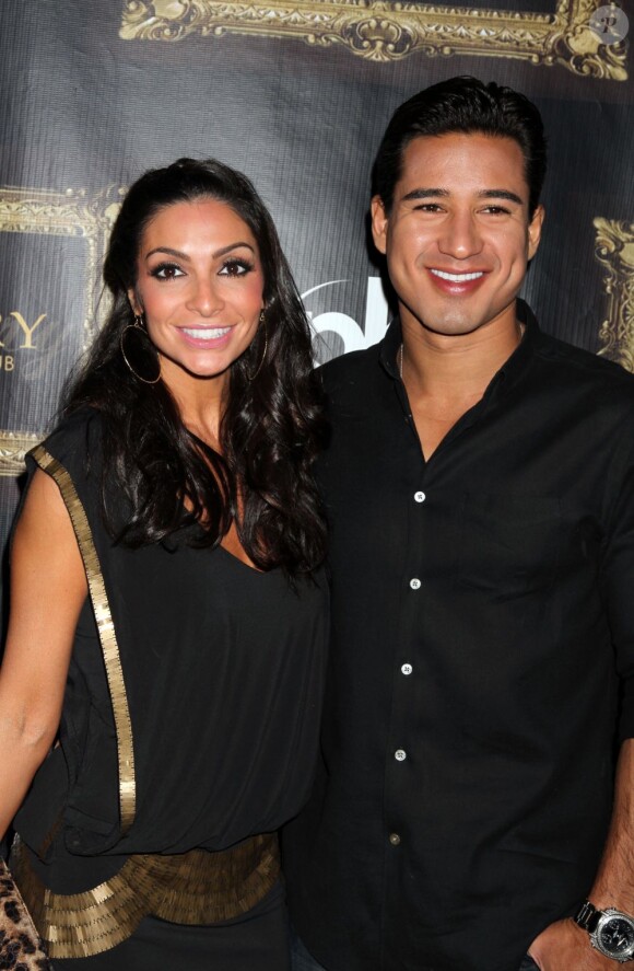 Mario Lopez et sa compagne Courtney Mazza, à Las Vegas le 9 octobre 2011