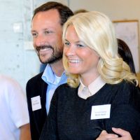 Mette-Marit et Haakon : Tendres et en parfaite harmonie en plein travail