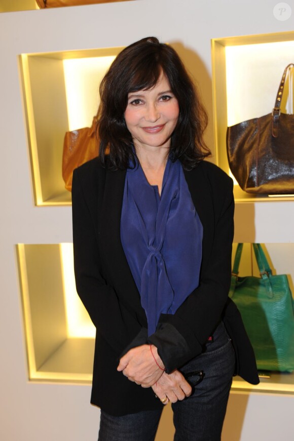 Evelyne Bouix lors du happening Darel où le Simple Bag a été célébré ! Le 11 octobre 2011 à la nouvelle boutique Gérard Darel, 46 rue du Bac. 75007 PARIS.