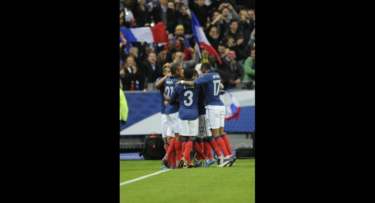 Photo L'équipe de France le 11 octobre 2011 à SaintDenis après sa