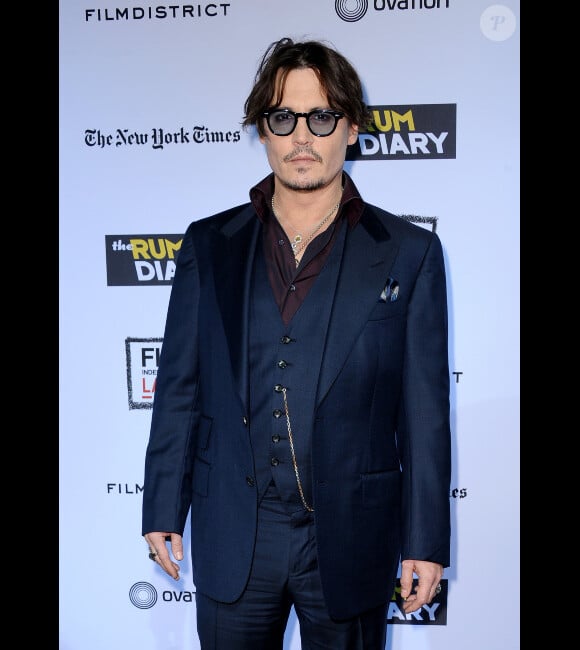 Johnny Depp sans Vanessa Paradis à l'avant première de Rhum Express le 13 octobre 2011 à Los Angeles.