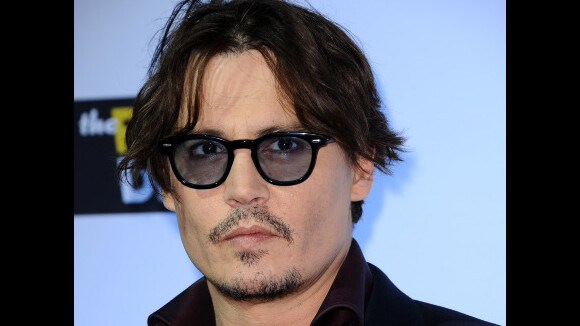 Johnny Depp éclipsé par la flamboyante "bunny girl" Amber Heard