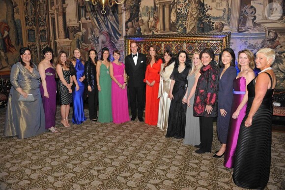 Parrain des deux organismes, le prince William, accompagné de sa divine Kate Middleton sublimée dans une robe rouge Beulah London, assistait jeudi 13 octobre 2011 au gala caritatif du 100 Women in Hedge Funds au profit de The Child Bereavement Charity.