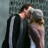 AnnaLynne McCord et son petit ami, Dominic Purcell, s'embrassent à Los Angeles, le jeudi 6 octobre 2011.