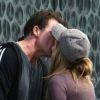 AnnaLynne McCord et son petit ami, Dominic Purcell, s'embrassent à Los Angeles, le jeudi 6 octobre 2011.