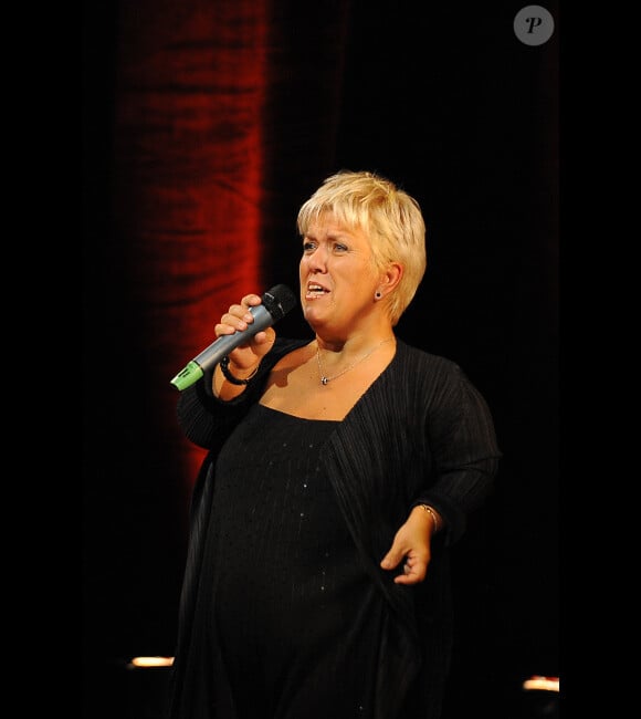 Mimie Mathy lors du concert organisé par l'association Faire Face, à Avignon, samedi 15 octobre 2011.