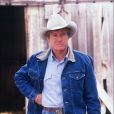 L'acteur américain Robert Redford, dans le film  L'homme Qui Murmurait A L'oreille Des Chevaux . 