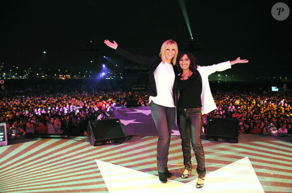 Les ravissantes Sandrine Corman et Karima Charni durant le concert de la Tolérance à Agadir au Maroc le 15 octobre 2011