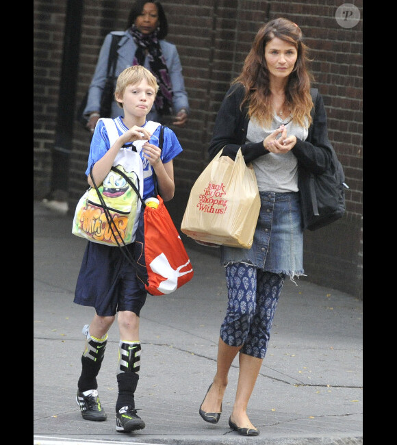 La belle Helena Christensen et son fils Mingus Lucien le 18 octobre 2011 à New York