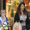 Helena Christensen et son fils Mingus Lucien le 18 octobre 2011 à New York