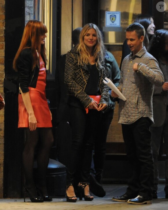 Sienna Miller est sur le tournage de Nous York, à New York, le 18 octobre 2011.