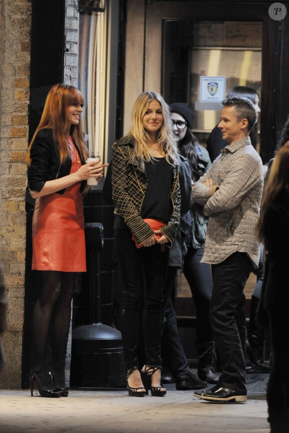 Sienna Miller sur le tournage de Nous York, le 18 octobre 2011.