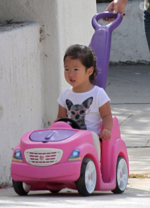 Naleigh et sa voiturette rose à Los Feliz, le 23 octobre 2011