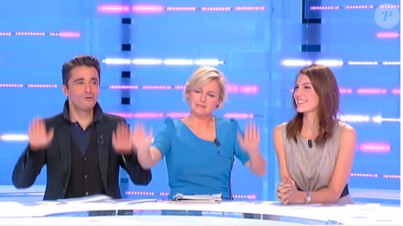 Pauline Lefèvre accueillie sur le plateau de La Nouvelle Édition de Canal + par ses camarades