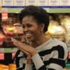 Michelle Obama à Chicago a rendu visite aux employés d'un supermarché Walgreen qui commercialise des produits frais, sains et accessibles. Le 25 octobre 2011