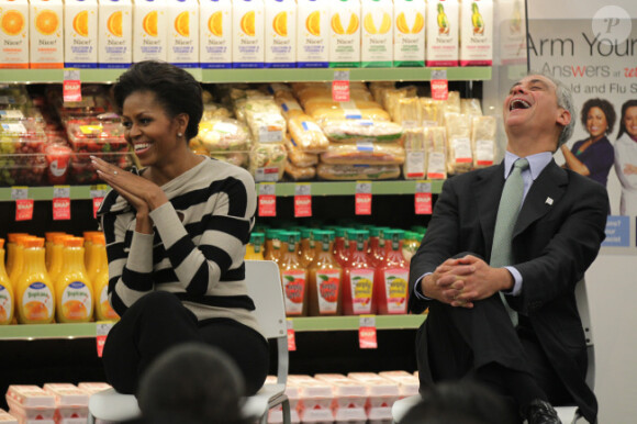 Michelle Obama à Chicago a rendu visite aux employés d'un supermarché Walgreen qui commercialise des produits frais, sains et accessibles. Le 25 octobre 2011