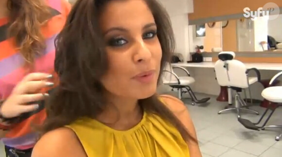 Malika Ménard se prépare pour une séance maquillage dans le making of de Face Off sur la chaîne Syfy