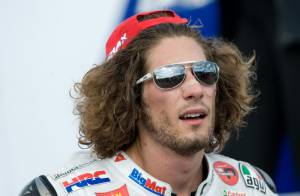 Randy De Puniet Lors De L Enterrement Du Jeune Pilote Marco
