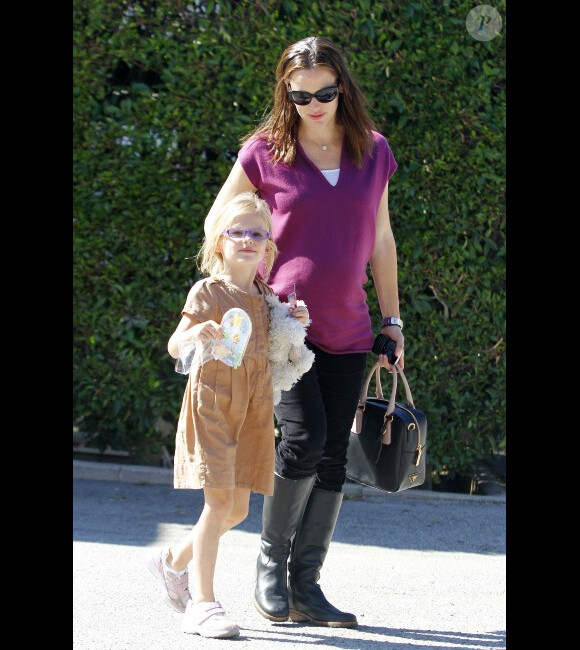 Jennifer Garner accompagne sa fille Violet Affleck chez le dentiste à Century City le 28 octobre 2011