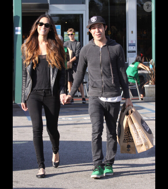 Pete Wentz et sa petite amie se rendent dans un supermarché bio, le mercredi 12 octobre 2011 à Los Angeles.
