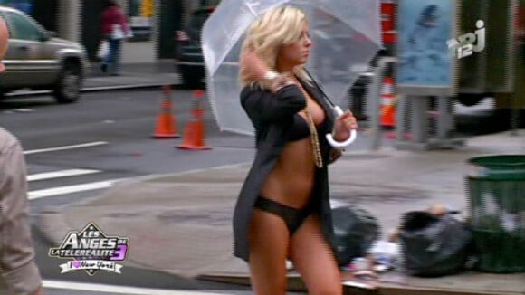 Anges de la télé-réalité 3 : Stéphanie à moitié nue en pleine rue, Kévin en slip