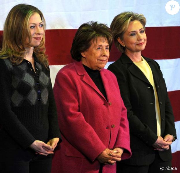 Hillary Clinton, sa fille Chelsea, et sa mère Dorothy Rodham, en campagne à Indianola (Iowa), le 4 janvier 2008.