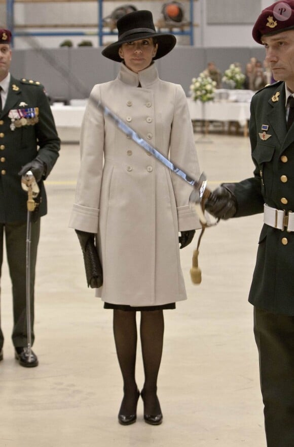Le 1er novembre 2011, la princesse Mary de Danemark accompagnait son époux le prince Frederik à la base militaire d'Aalborg pour le 50e anniversaire des Forces Spéciales danoises, à la veille de la venue de William et Kate.
