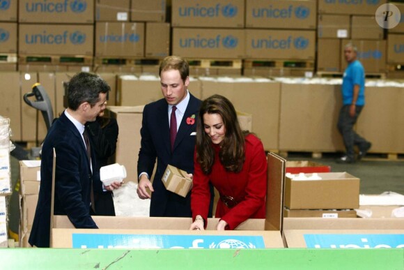Le prince William et Kate Middleton étaient le 2 novembre 2011 à Copenhague, au Danemark, pour visiter en compagnie du prince Frederik et de la princesse Mary le centre d'approvisionnement de l'UNICEF et apporter leur soutien dans la lutte contre la famine dans la Corne de l'Afrique.