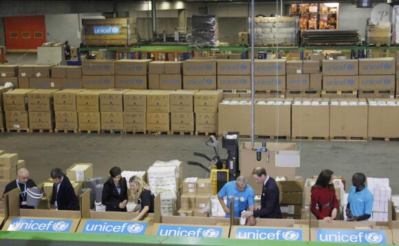 Le prince William et son épouse la duchesse Catherine étaient le 2 novembre 2011 à Copenhague, au Danemark, pour visiter en compagnie du prince Frederik et de la princesse Mary le centre d'approvisionnement de l'UNICEF et apporter leur soutien dans la lutte contre la famine dans la Corne de l'Afrique.