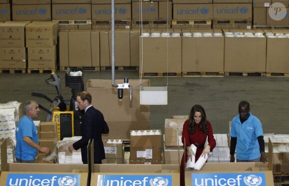 Le prince William et son épouse la duchesse Catherine étaient le 2 novembre 2011 à Copenhague, au Danemark, pour visiter en compagnie du prince Frederik et de la princesse Mary le centre d'approvisionnement de l'UNICEF et apporter leur soutien dans la lutte contre la famine dans la Corne de l'Afrique.