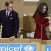 Visite officielle du prince William et de sa femme Catherine à Copenhague le 2 novembre 2011, pour leur première mission humanitaire ensemble au centre d'approvisionnement de l'UNICEF.