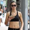 Adriana Lima entretient son corps dans les rues de Miami en octobre 2011