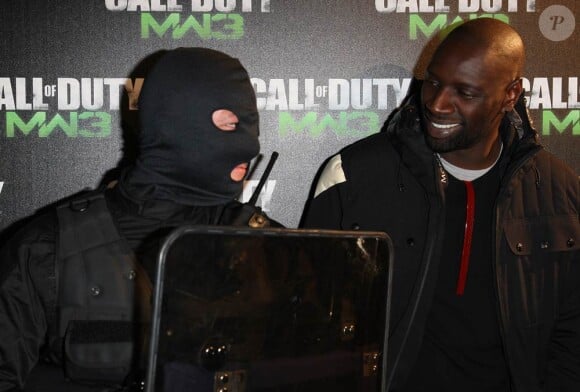 Omar Sy n'était pas là que pour rire... Call of Duty: Modern Warfare 3 a vécu un lancement en grande  pompe au palais de Chaillot, à Paris, le 7 novembre 2011. Activision  avait vu les choses en grand et convié de nombreux VIP.