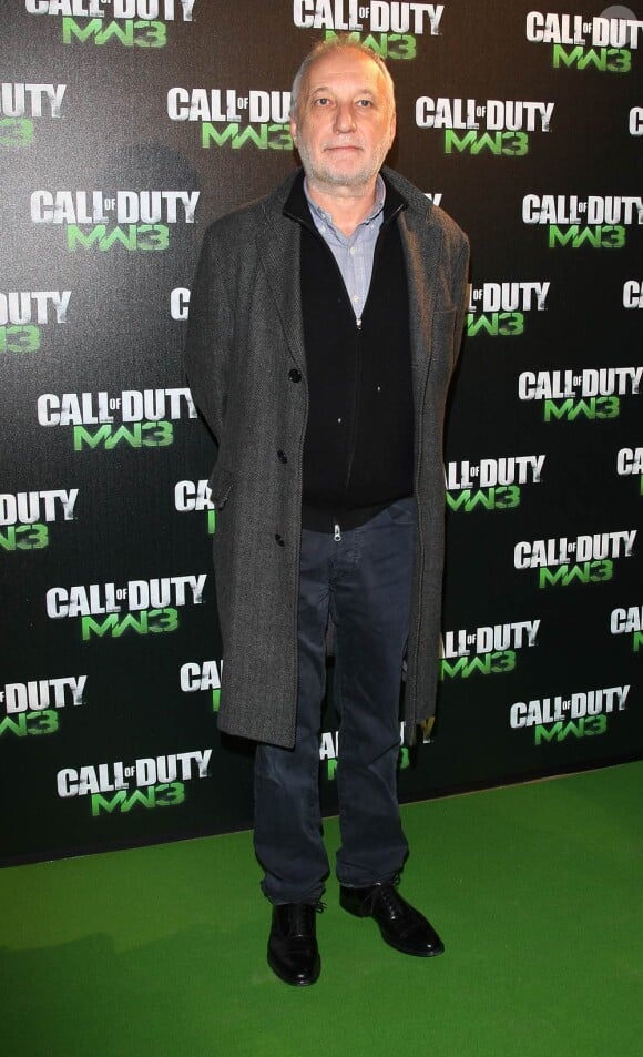 François Berléand dans son rôle pour le lancement de Modern Warfare 3. Parmi les VIP, certains garçons n'étaient pas là pour rigoler et ont pris leur rôle très au sérieux lors de la soirée de lancement spectaculaire de Call of Duty: Modern Warfare 3, lundi 7 novembre 2011 au Palais de Chaillot.