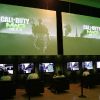 Parmi les VIP, certains garçons n'étaient pas là pour rigoler et ont pris leur rôle très au sérieux lors de la soirée de lancement spectaculaire de Call of Duty: Modern Warfare 3, lundi 7 novembre 2011 au Palais de Chaillot.