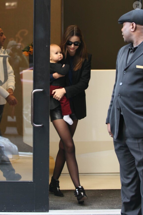 Miranda Kerr et son bébé, Flynn, à New York, le 11 novembre 2011.