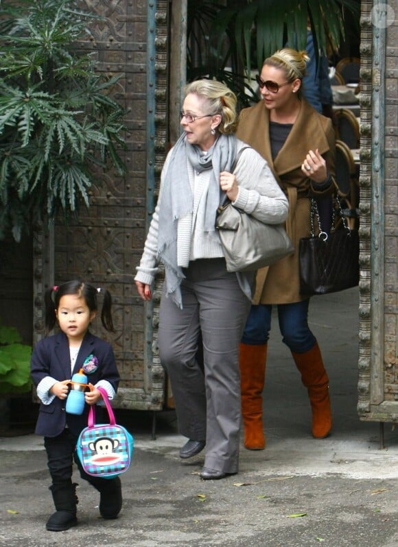 Katherine Heigl, sa petite Naleigh et sa maman Nancy à LA, le 12 novembre 2011.