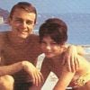 Janet Woollacott, qui fut l'unique épouse de Claude François, avait raconté ses souvenirs de Cloclo avant qu'il soit Cloclo dans un ouvrage paru en 1968, Les années oubliées. Elle est décédée en novembre 2011.
